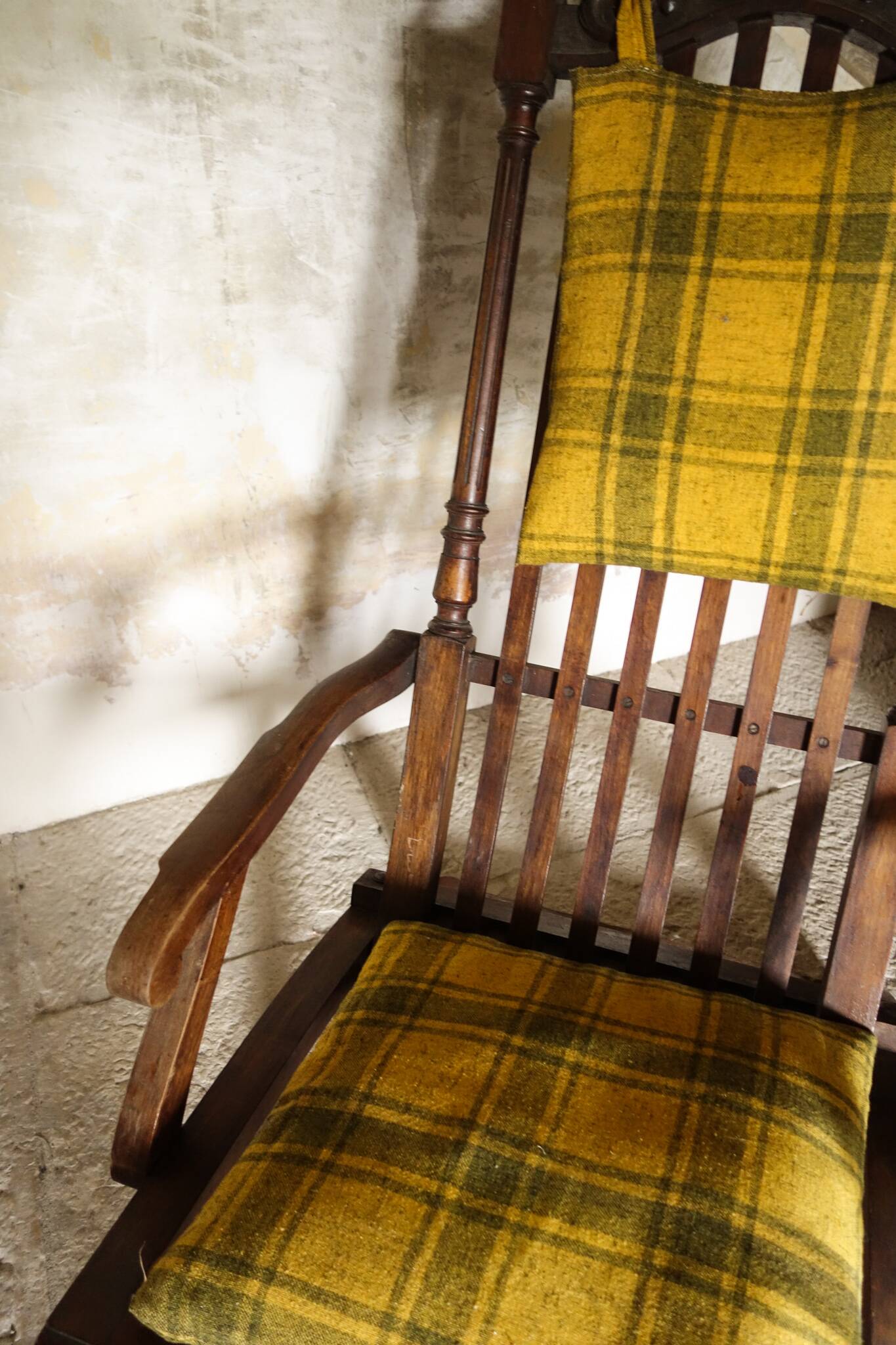 Colonial Folding Armchair