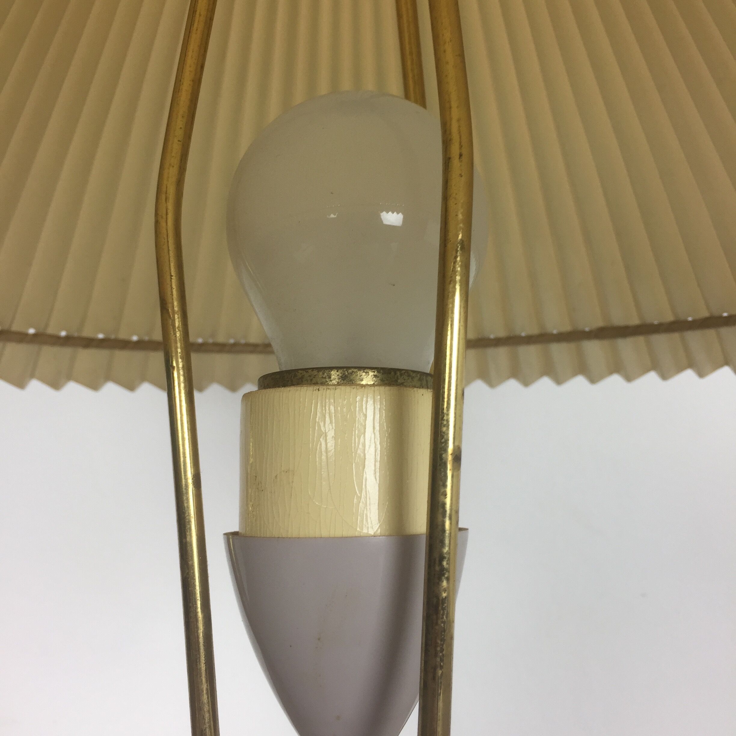 Table lamp modernist original with base metal, Italy 1960