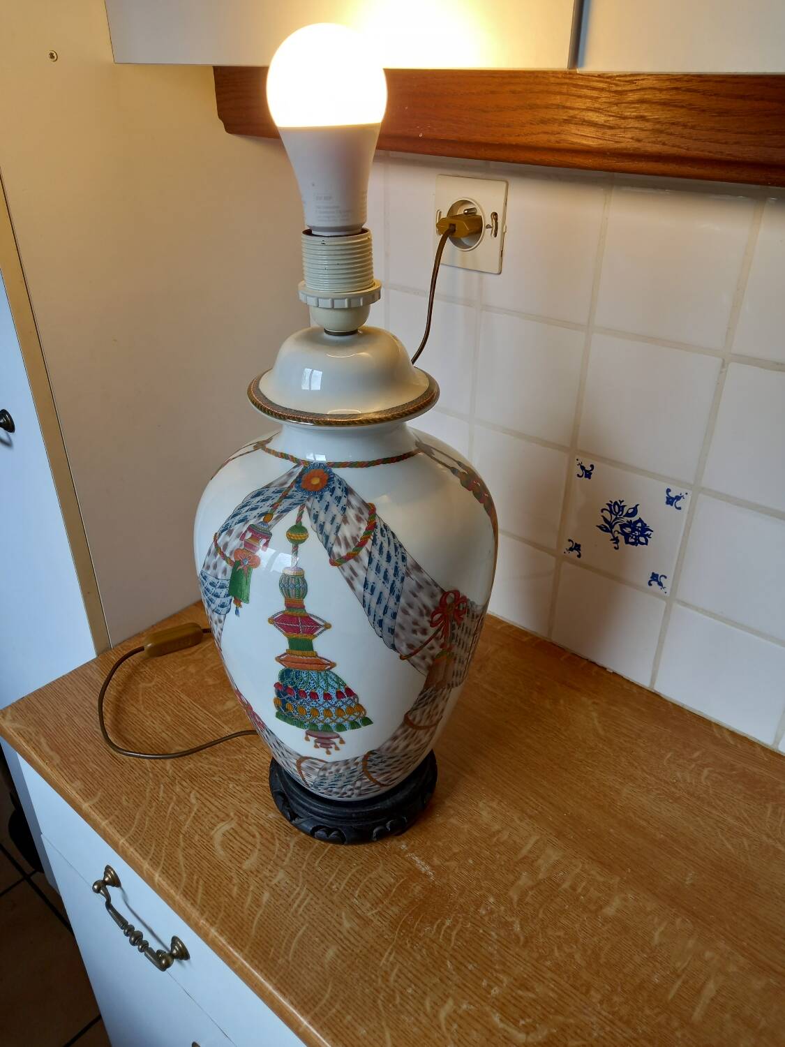 Lampe de table en porcelaine de Paris