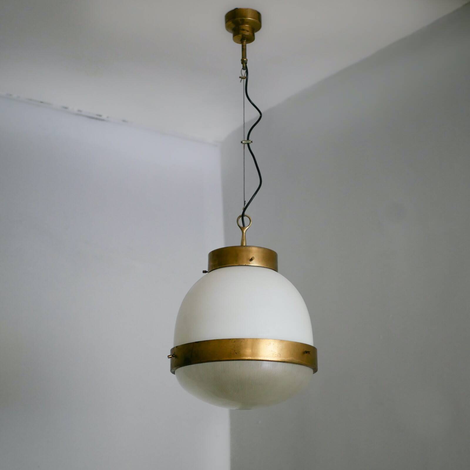 Grande plafonnier Artemide Delta - Années 60 - Sergio Mazza - Laiton et verre