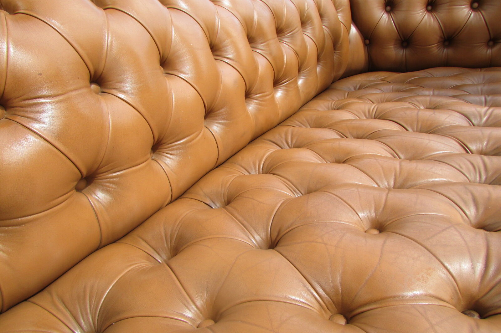 Sofa Chesterfield 3 seats patinated fawn leather
