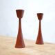 Paire de bougeoirs scandinaves vintage en teck
