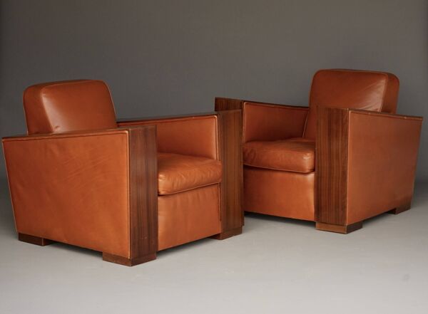 Paire de fauteuils Art Déco en cuir. Années 40.