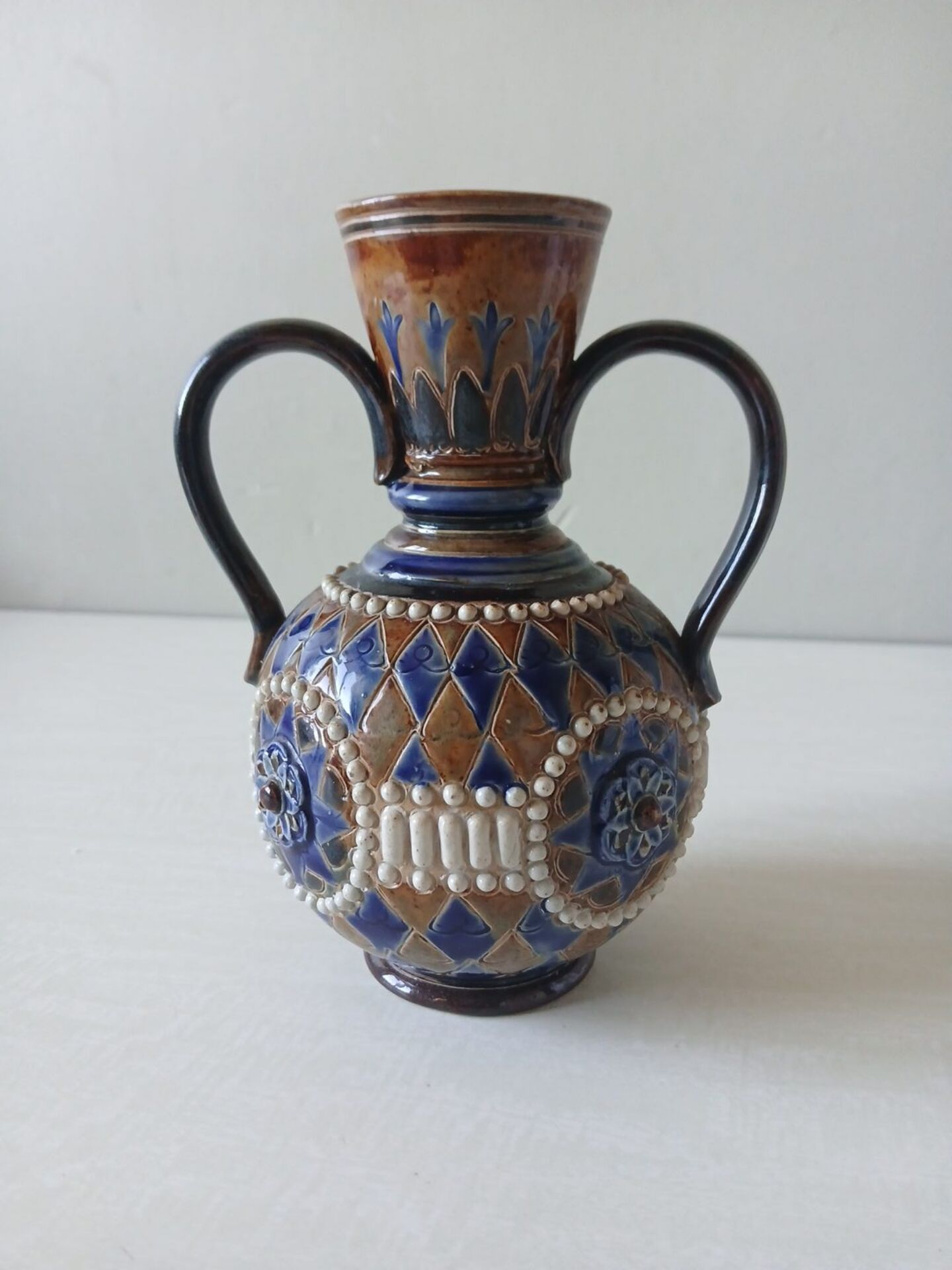 Doulton Lambeth vase 1895 – Ethel Beard & Florrie Jones – Art Nouveau