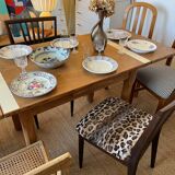 Extendable farmhouse table with 2 vintage leaves
