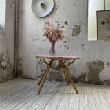 Table basse vintage en rotin rose