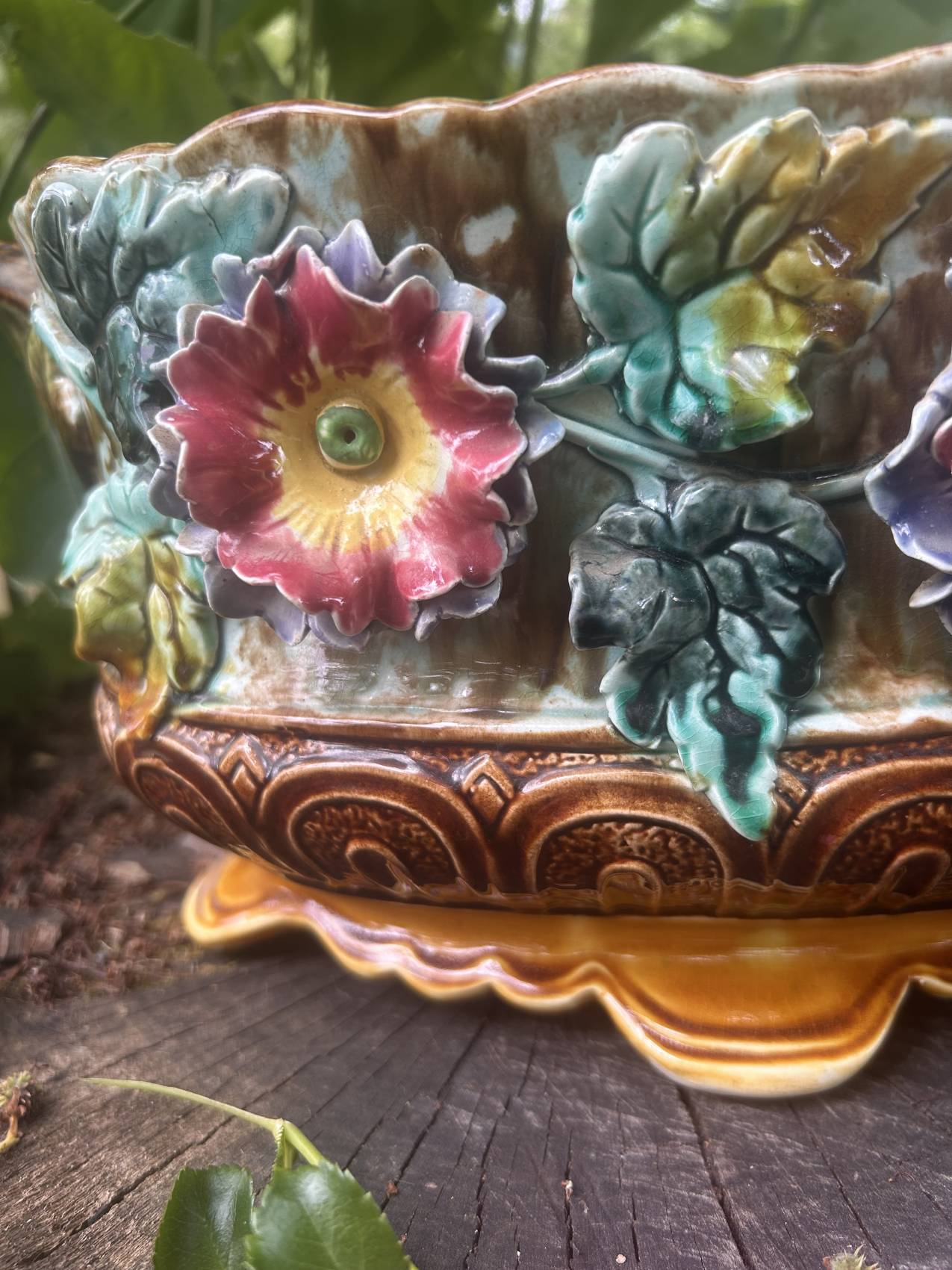Antique jardinière in barbotine attributed to Onnaing with a floral motif.