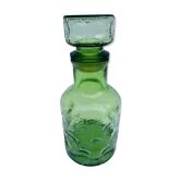 Carafe verte en verre moulé