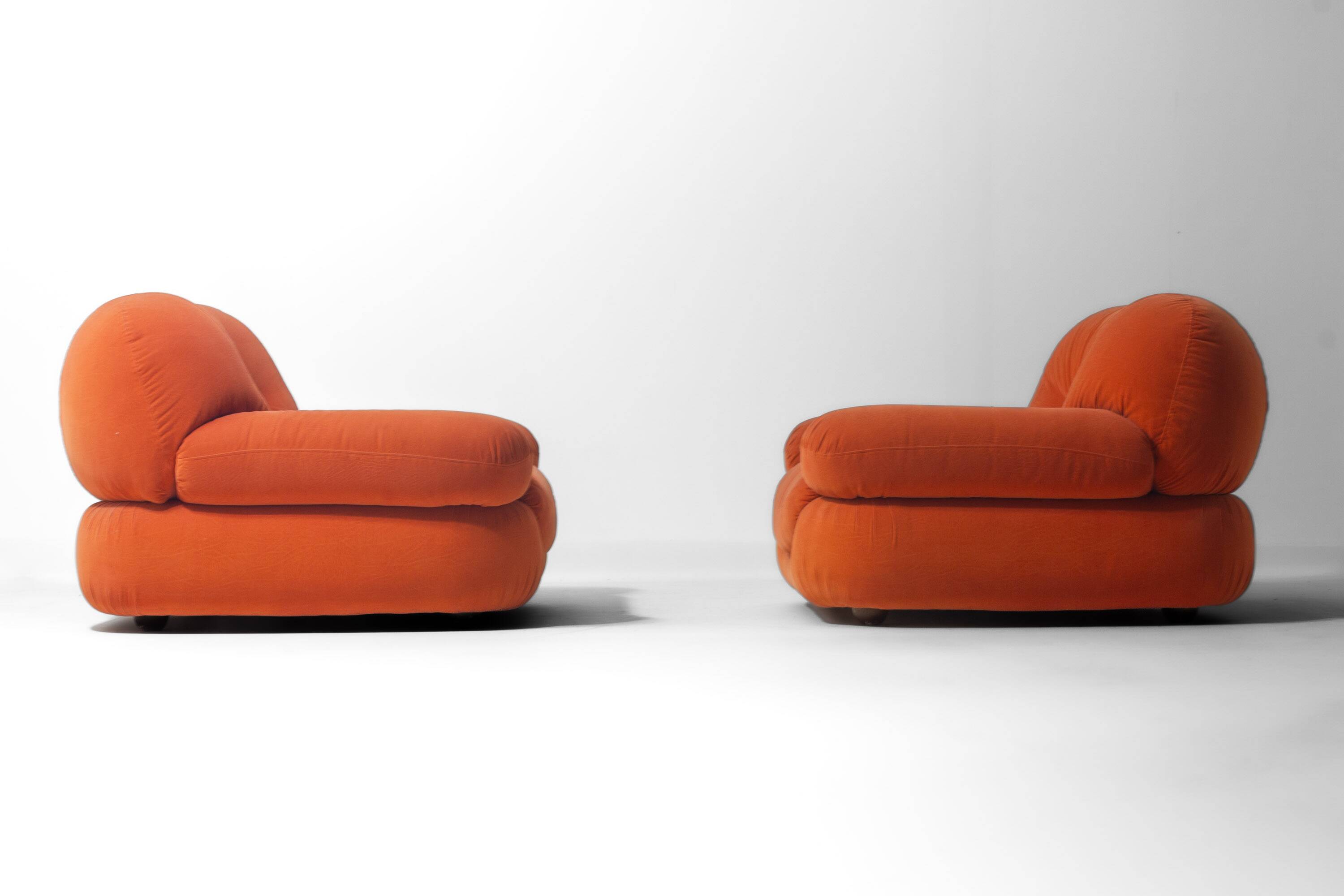 Pair of suède 'Sapporo' lounge chairs by Mobil Girgi, Italy 1970s