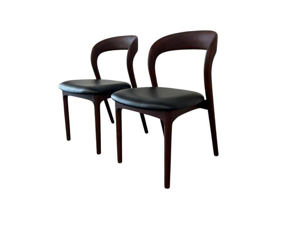 2 chaises en bois massif