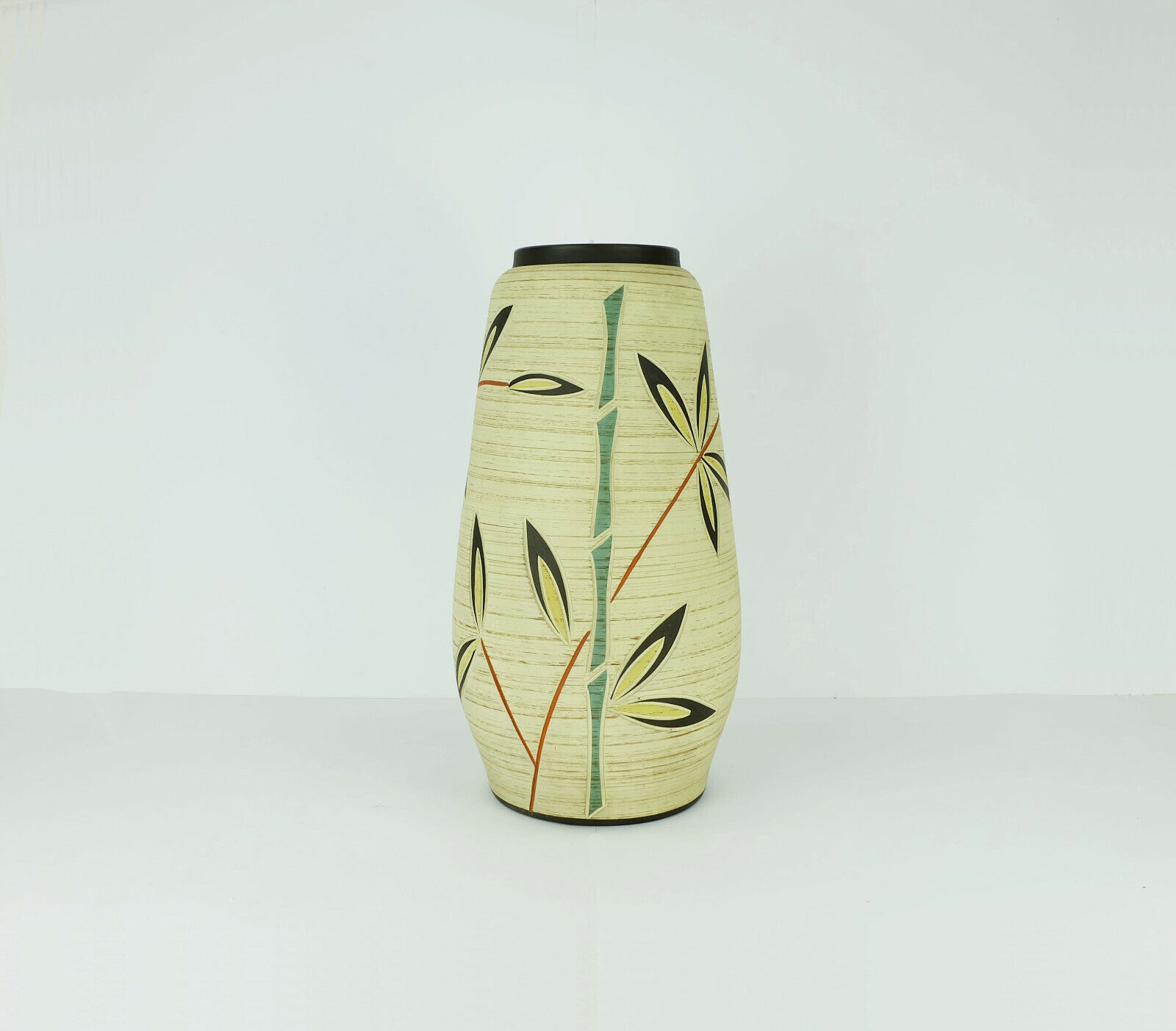 Vase manufactured by josef duck hillscheid model 49/40