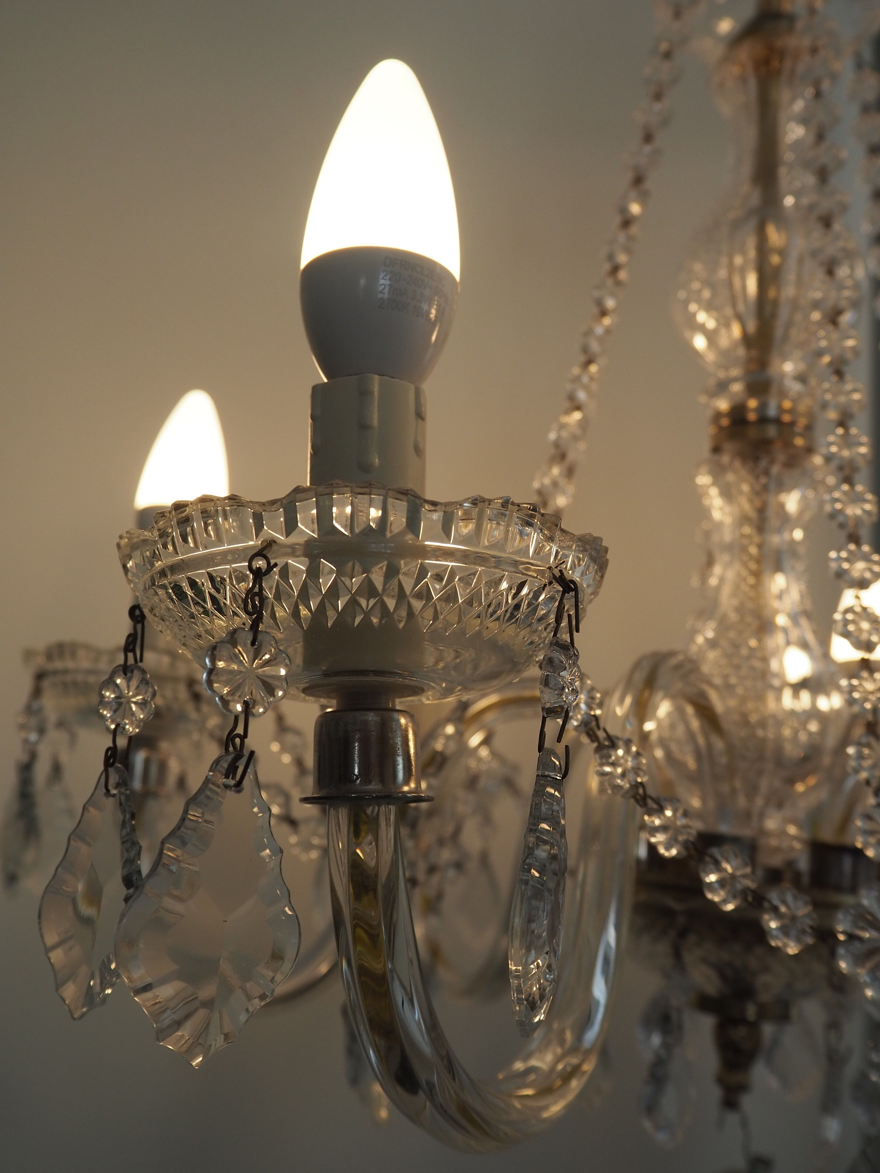 6-light chandelier with tassels