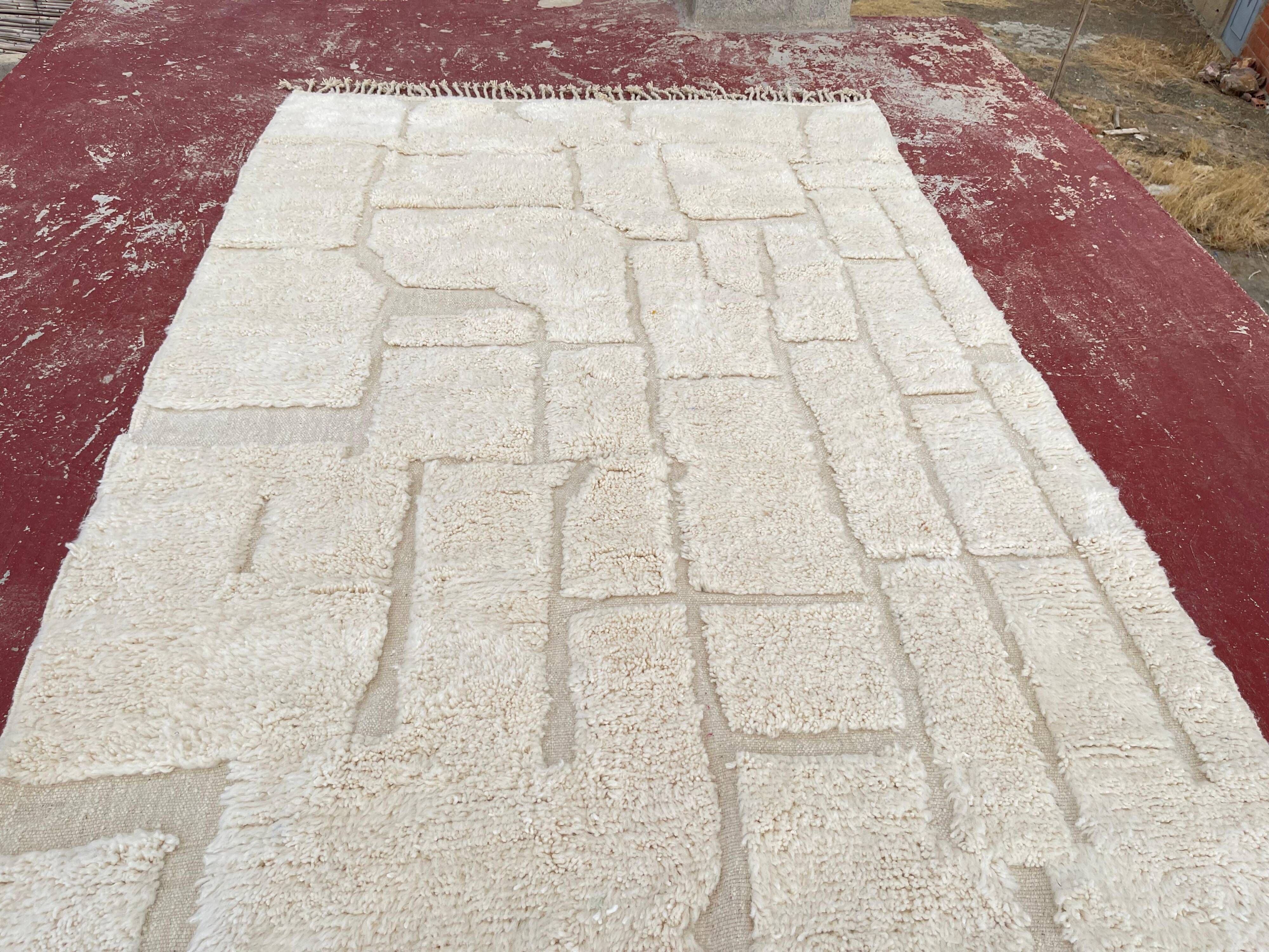 **Moroccan Berber rug in ecru 300x200 cm – raised geometric pattern**