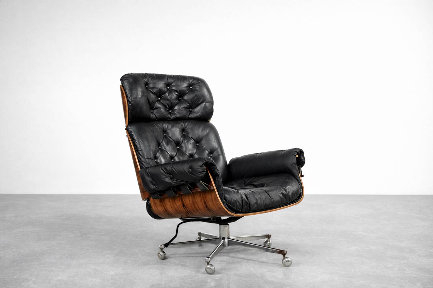 Vintage Mid-Century Modern Swiss Leather Lounge Chair from Giroflex