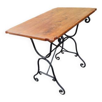 Table de bistrot vers 1870