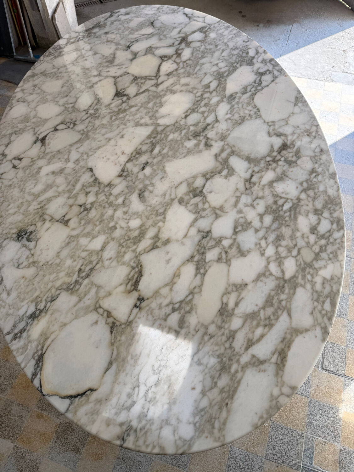 Table tulip oval Eero Saarinen