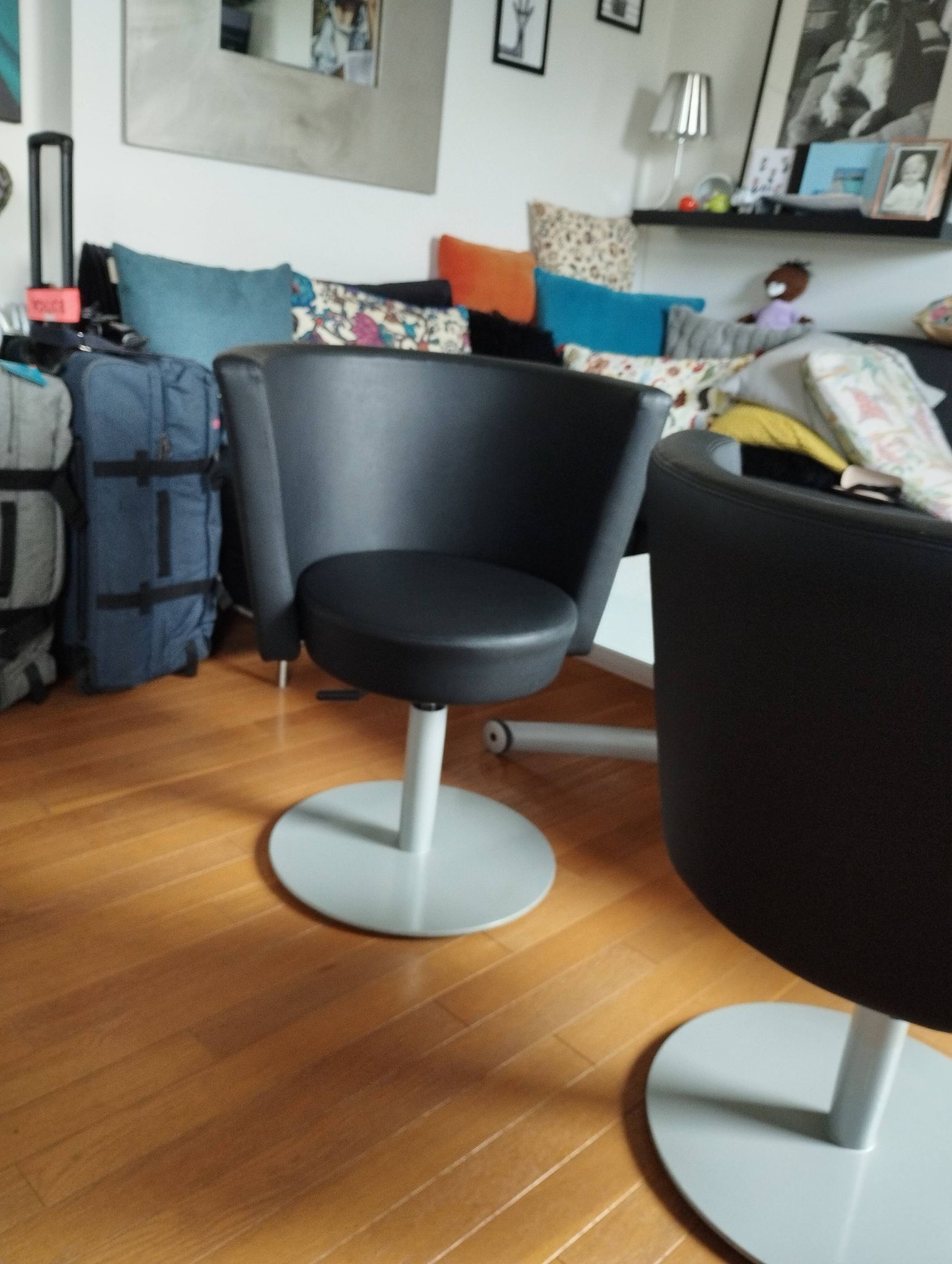 Silvera black armchair