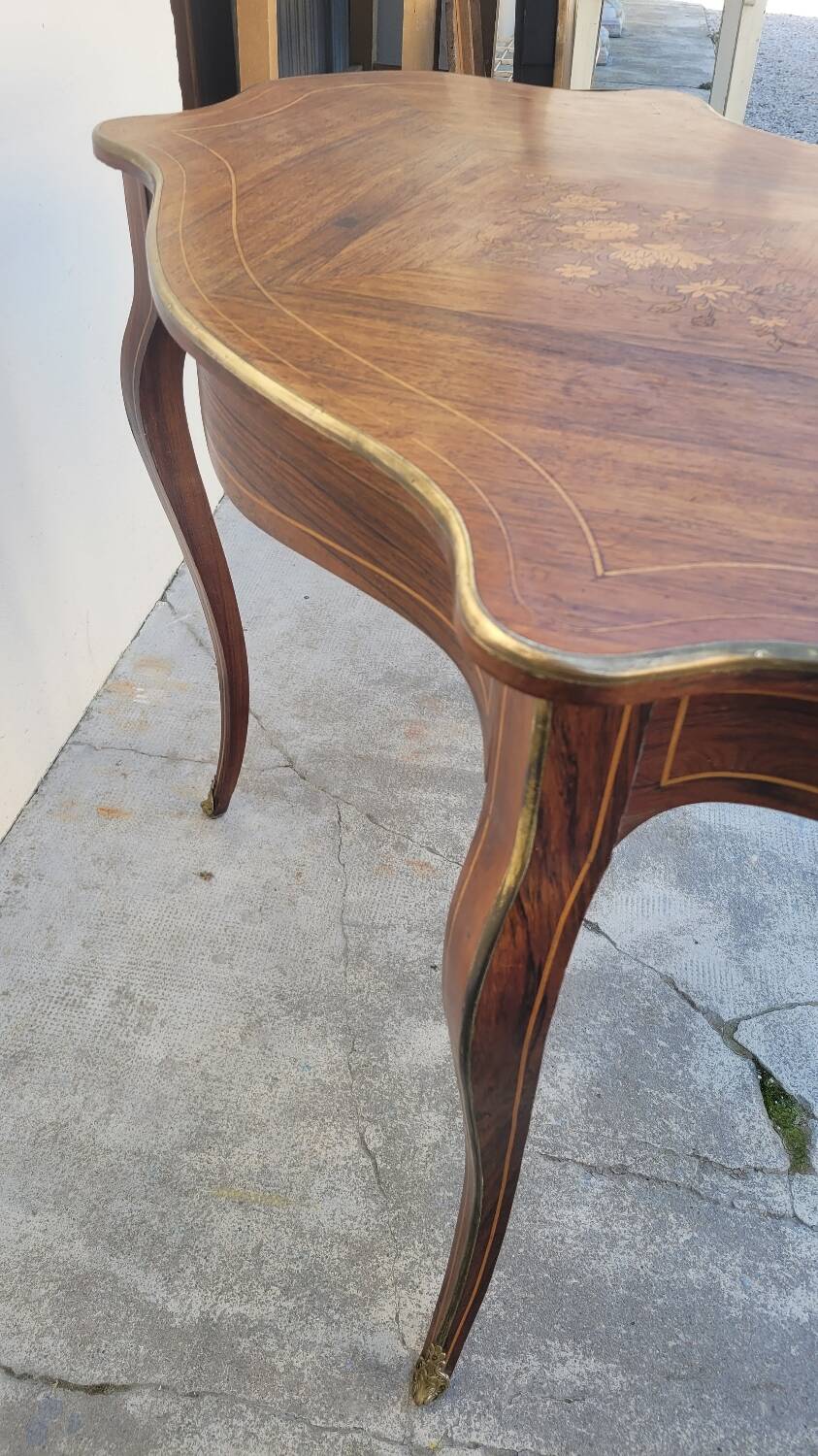 Napoleon III violin-shaped middle desk table 19th in marquetry