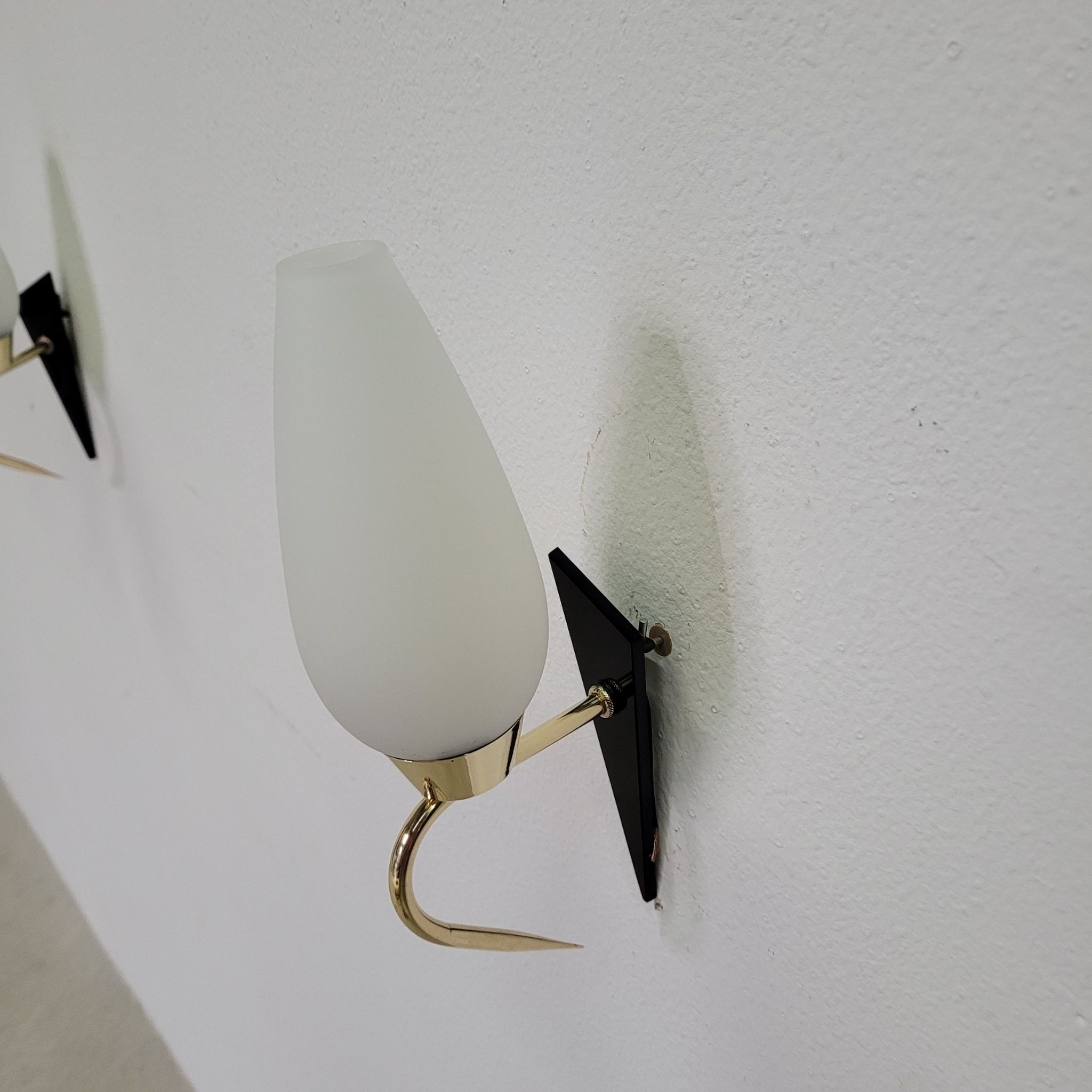 Pair of Arlus wall lights in brass, opaline and lacquered glass from the 1950s