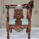 Fauteuil d'angle néo-renaissance en noyer sculpté