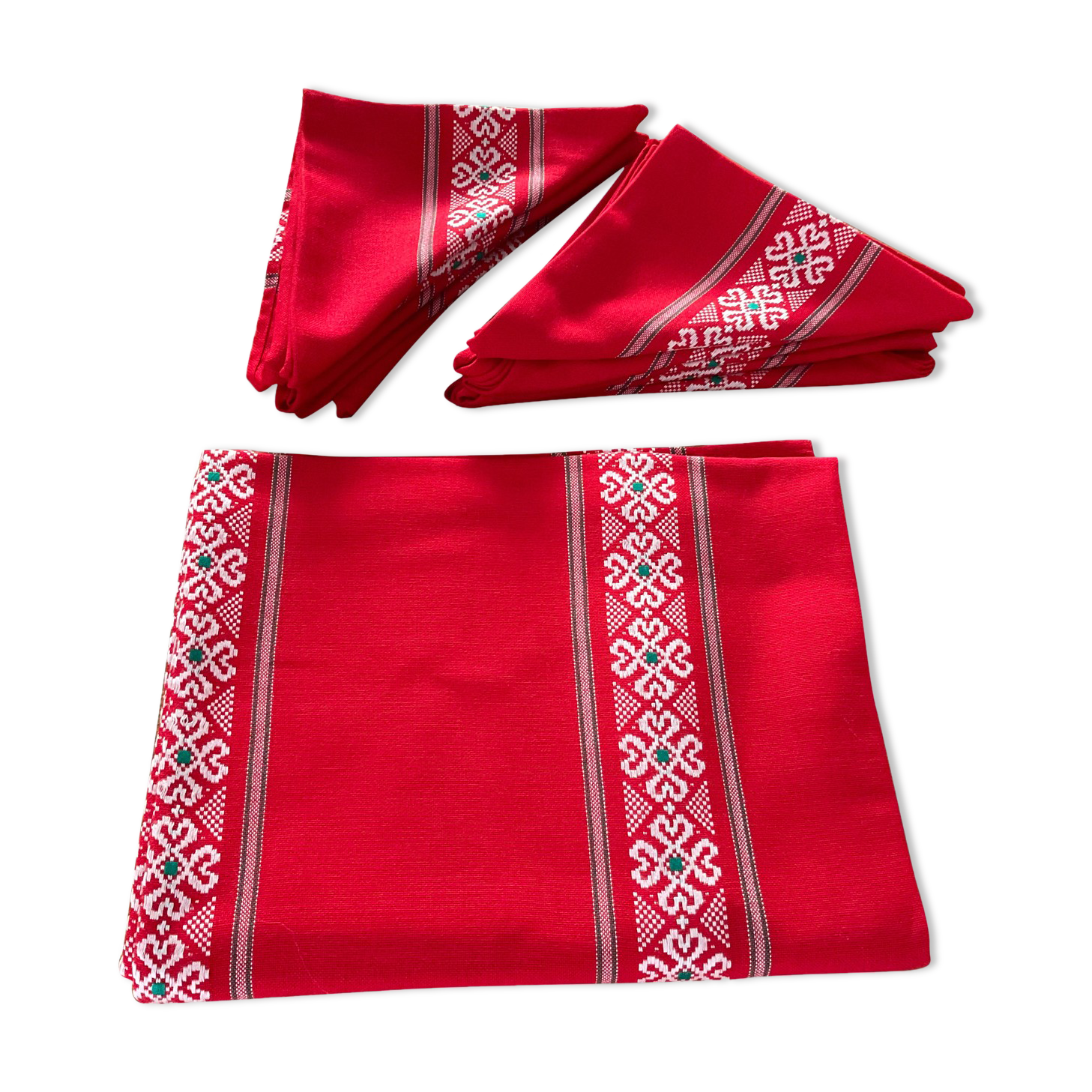 Tablecloth and 12 towels. Vintage