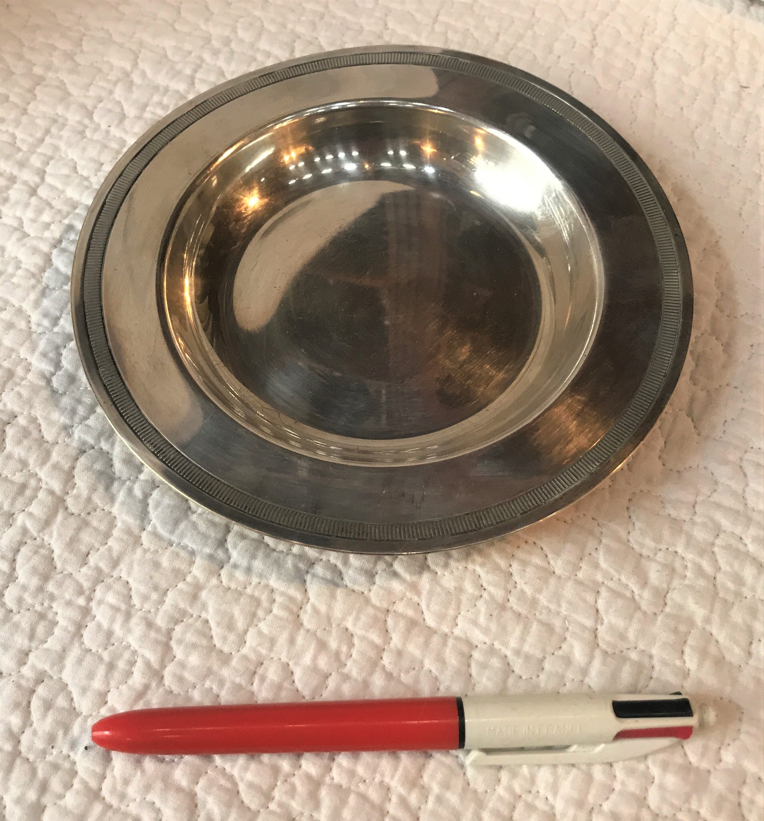 Empty pocket in silver metal Gallia