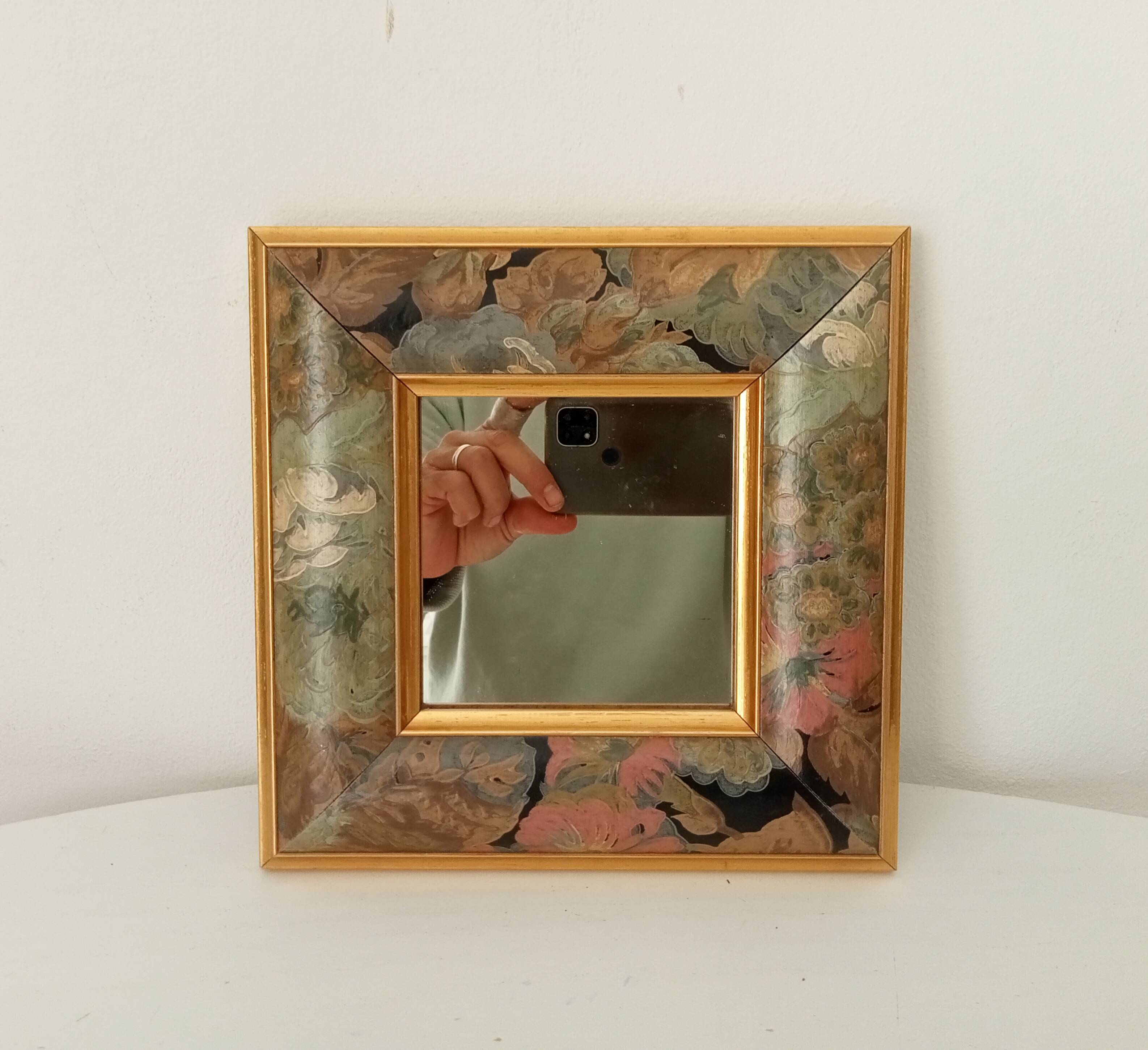 Vintage wooden mirror with floral pattern from the 80s 20*20 cm
