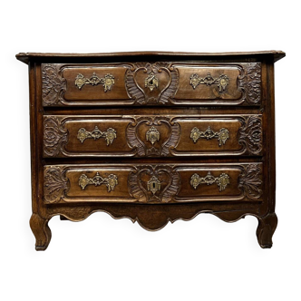 importante commode Lyonnaise galbée époque Louis XV en noyer massif vers 1750