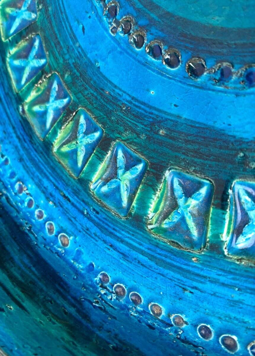 Large bowl in Rimini Blu pottery in mid-century style by Aldo Londi for Bitossi, Italy, 1960s.