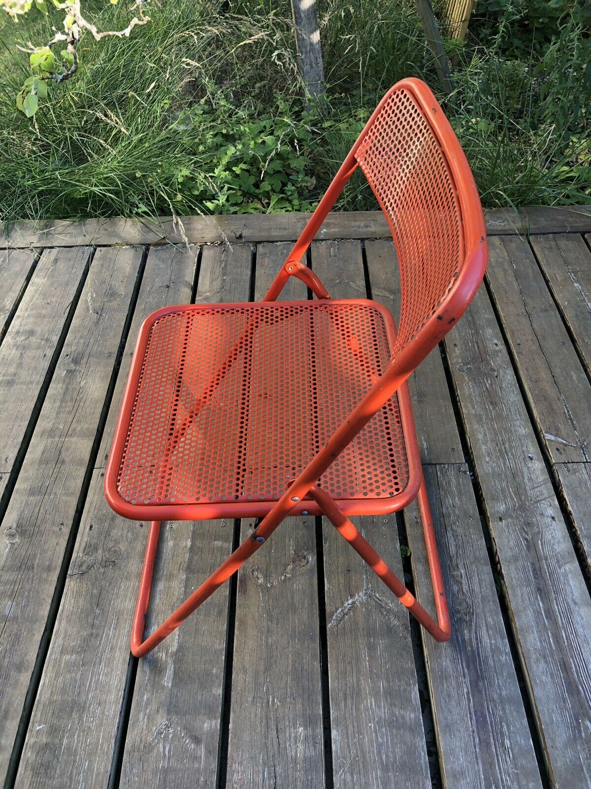 VINTAGE 70S FOLDING CHAIR, RED METAL, PERFORATED TOLE, POP