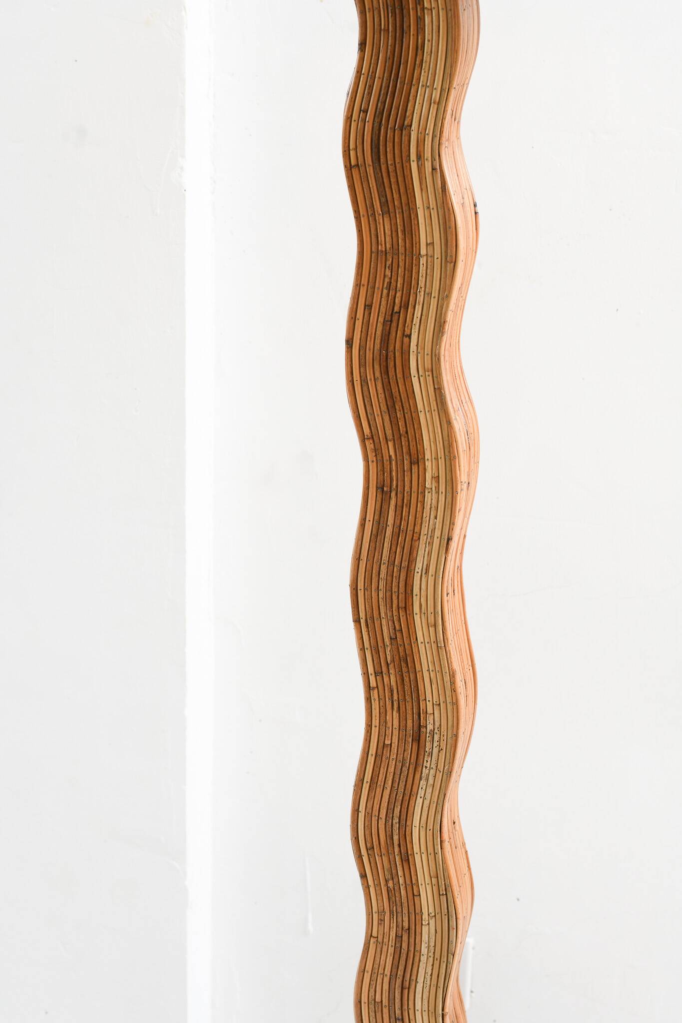 Lampadaire moderniste en rotin « Pallete »