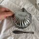 Shell-shaped butter dish in stainless steel and glass