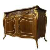Commode a portes Venitienne galbée style louis XV en acajou et bois dorés