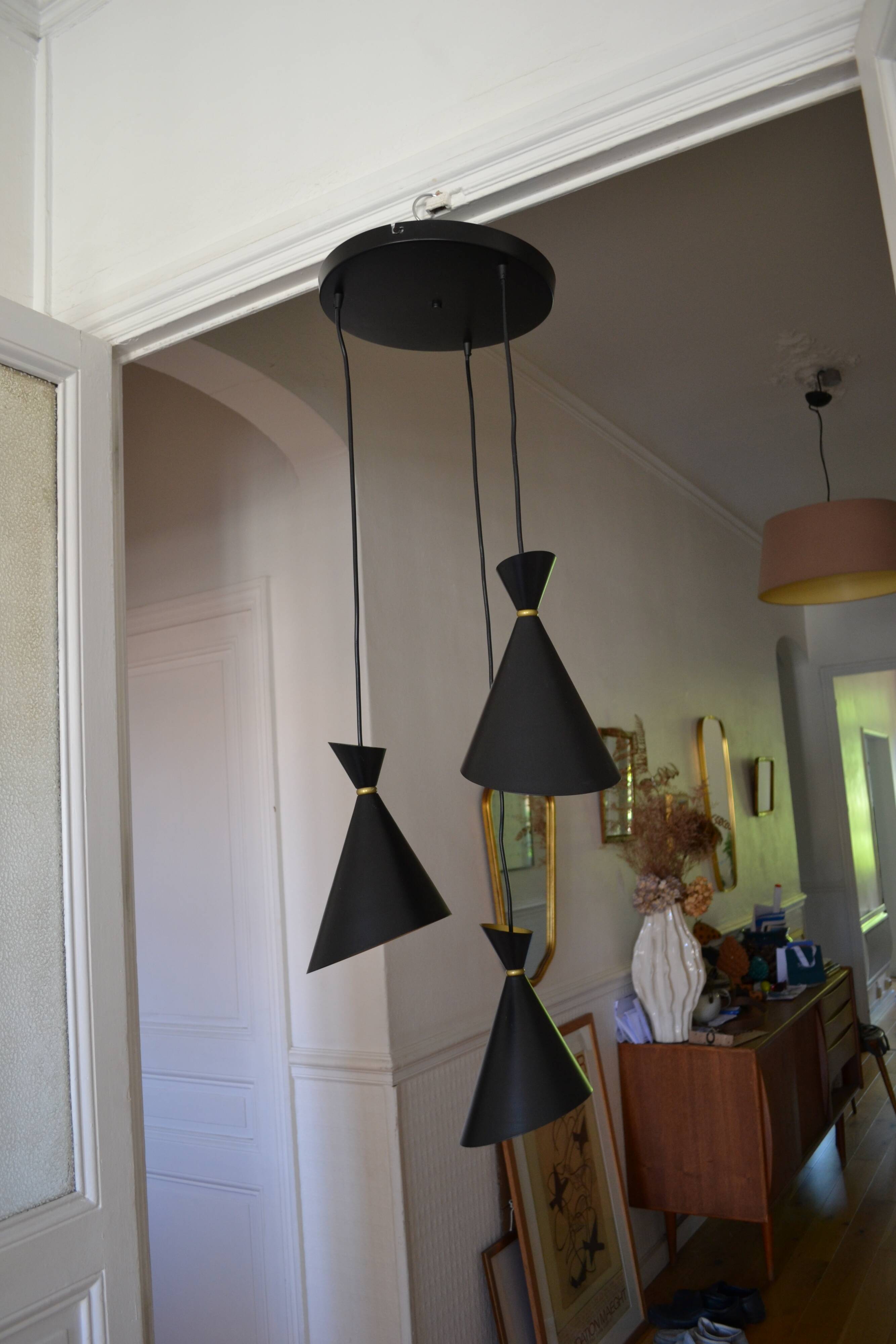 Vintage large chandelier with 3 tulips in black and gold Diabolo.