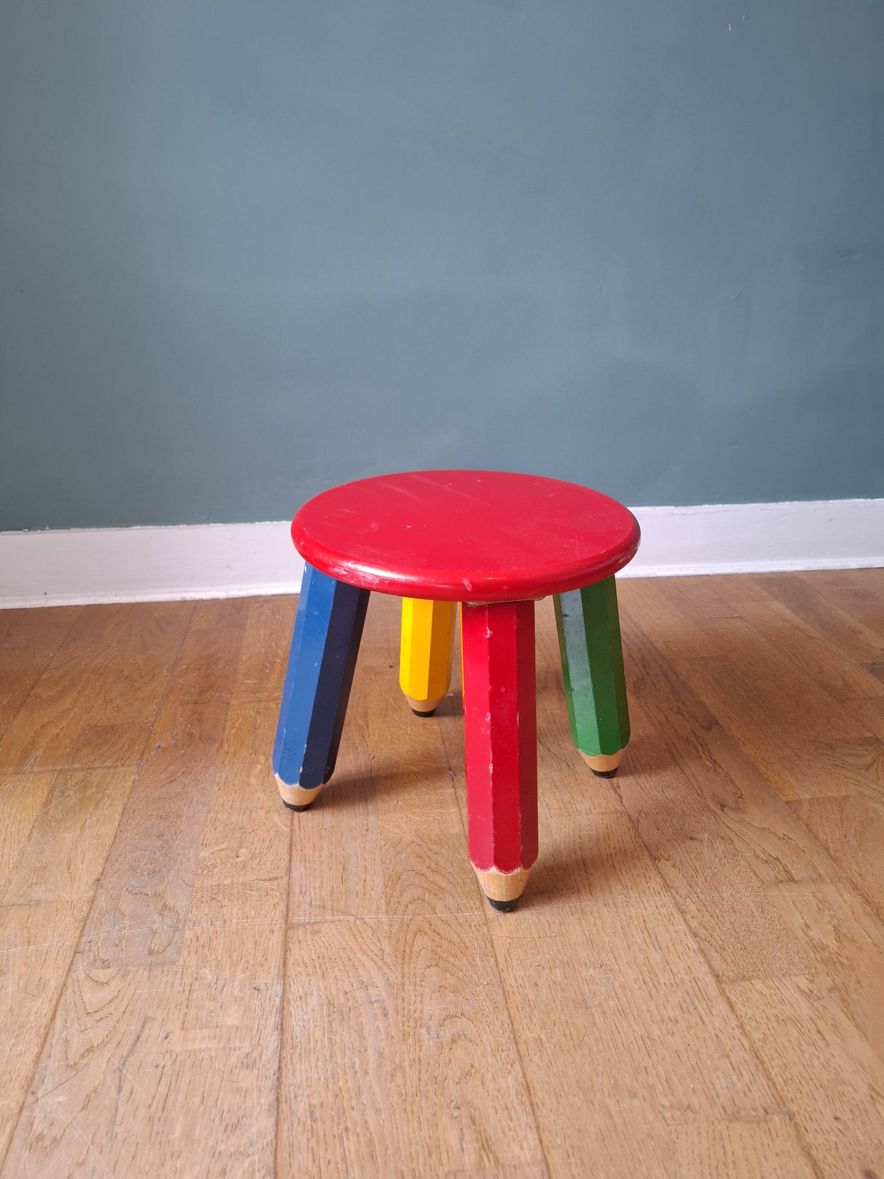 Tabouret crayon style Memphis