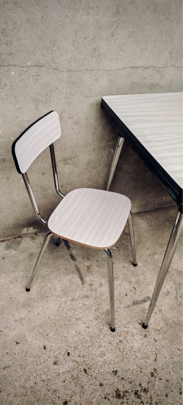 Ensemble table Formica et 2 chaises