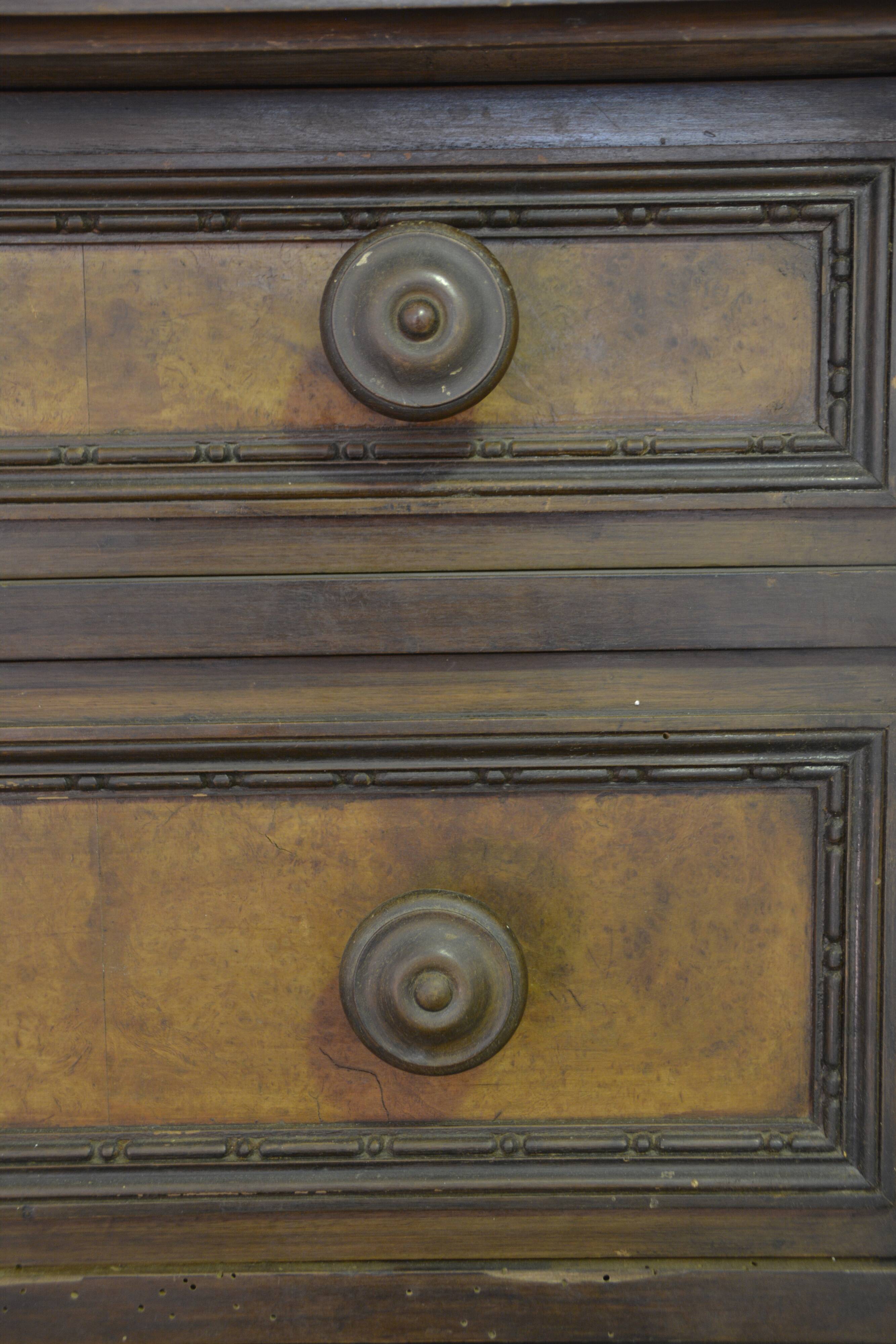 Italian chest of drawers