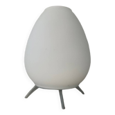 Lampe tripode en opaline et métal