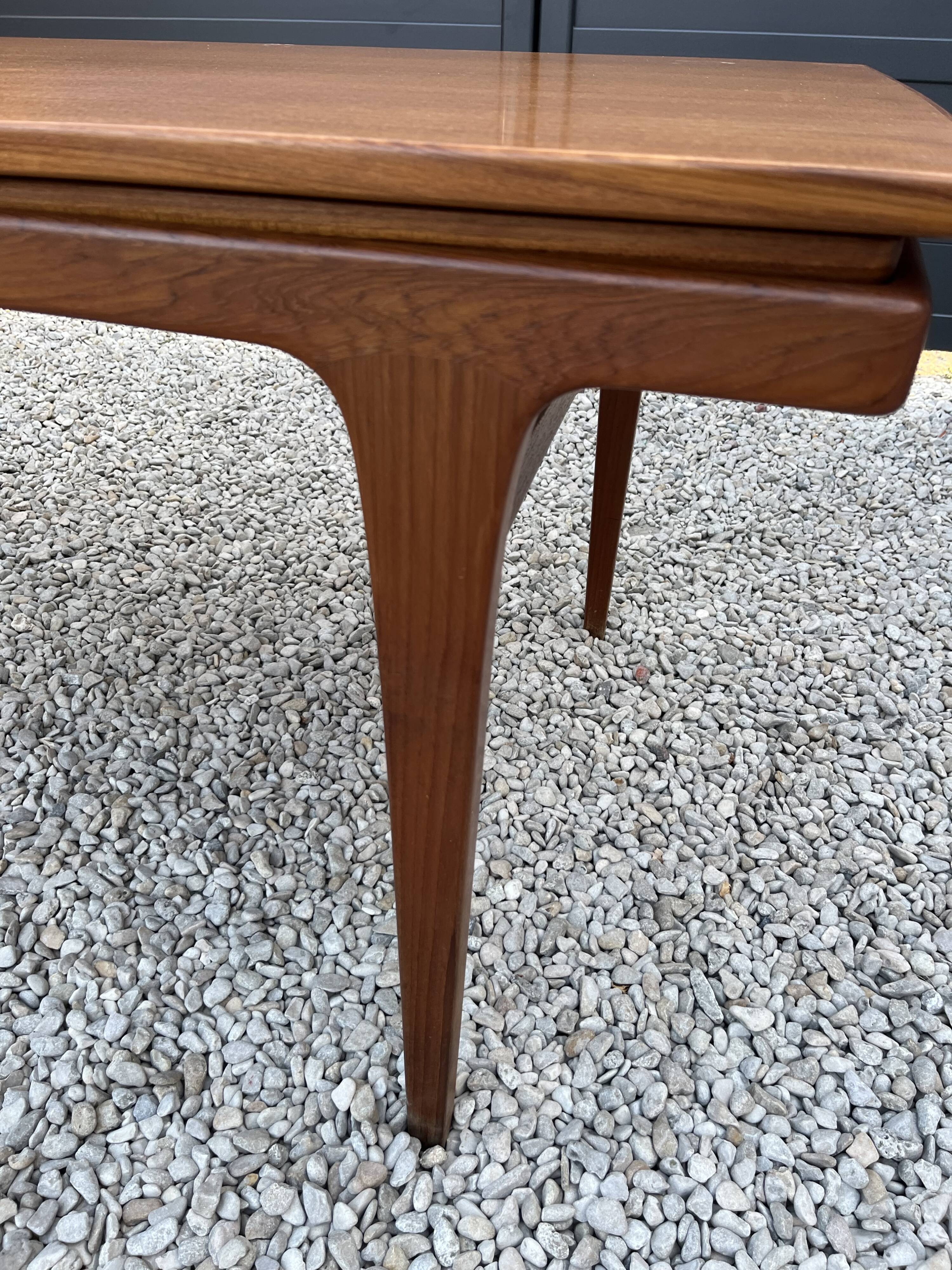 Table de repas scandinave en teck