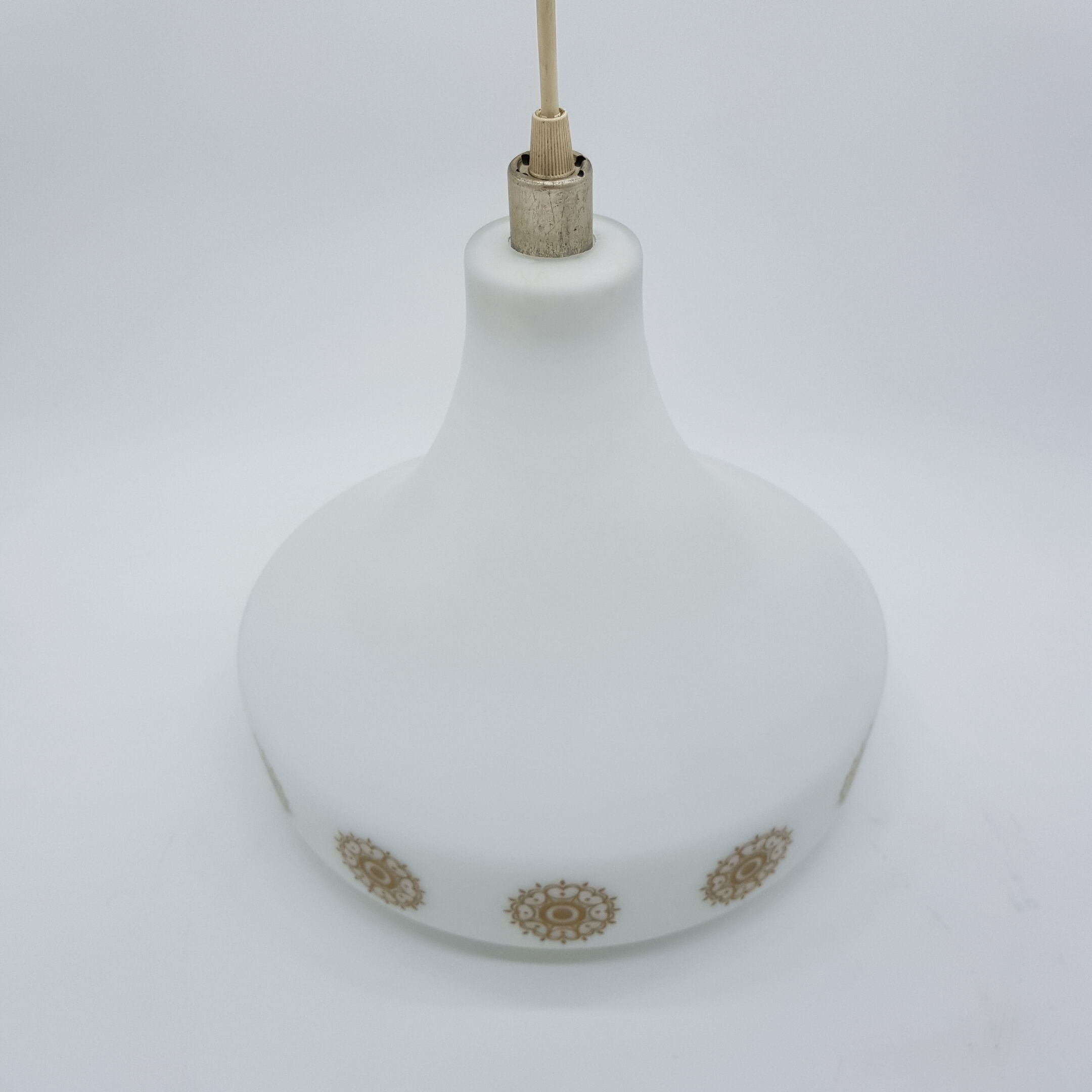 Hanging in Scandinavian opaline golden motifs