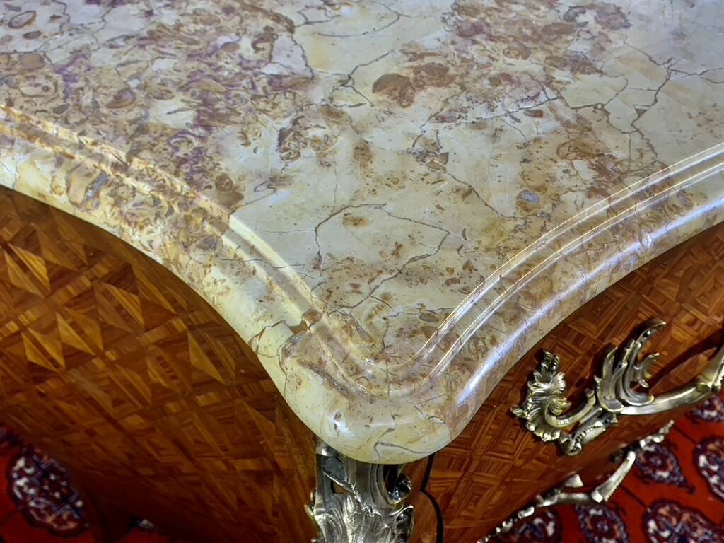 Louis XV chest of drawers, cubed rosewood marquetry, gilded bronzes, veined marble.