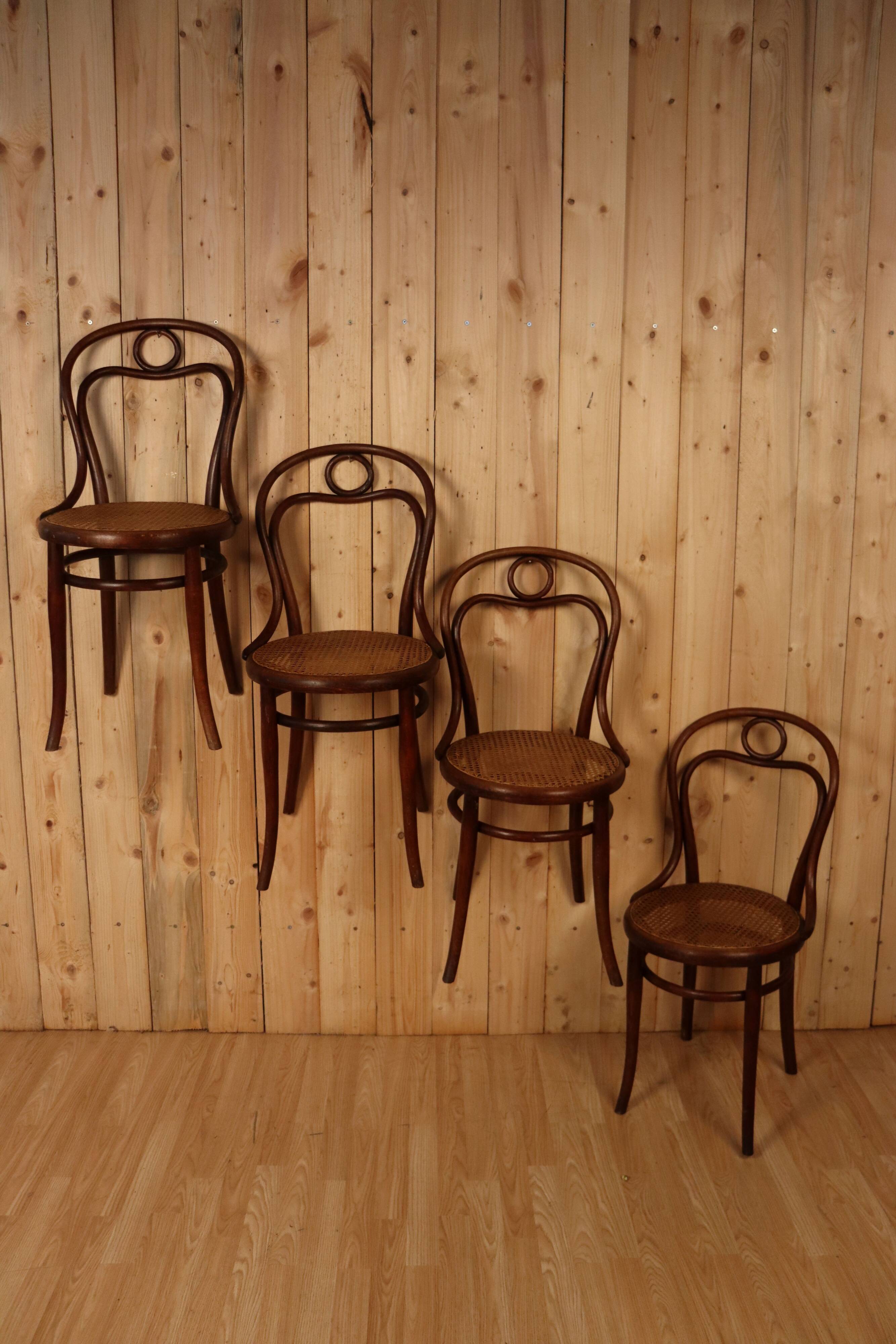 Set of 4 Thonet bistro chairs n°31