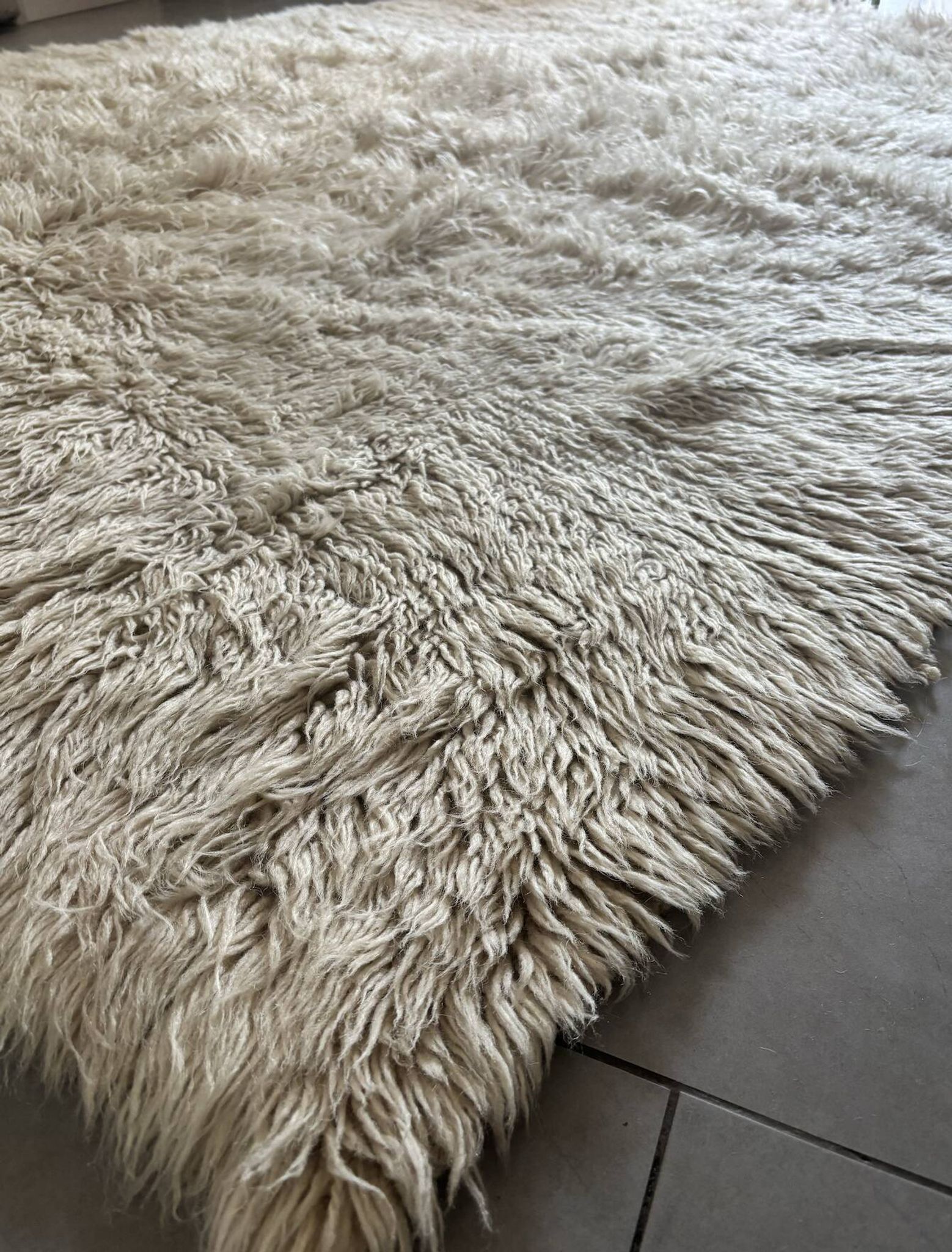 Large vintage carpet 100% pure wool Flokati with long pile from the 60s-70s.