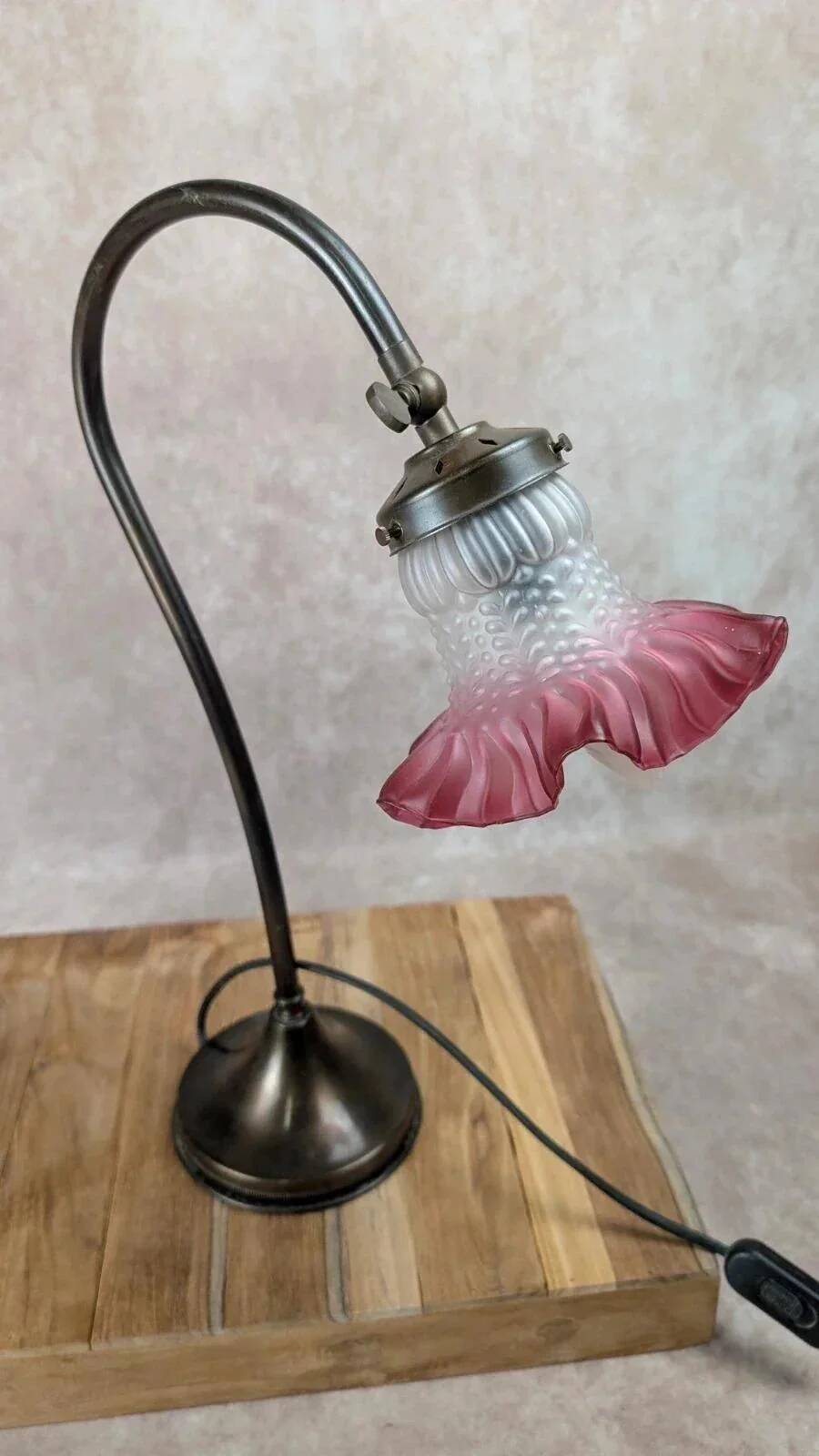 Vintage lamp with retro charm – frosted pink glass tulip