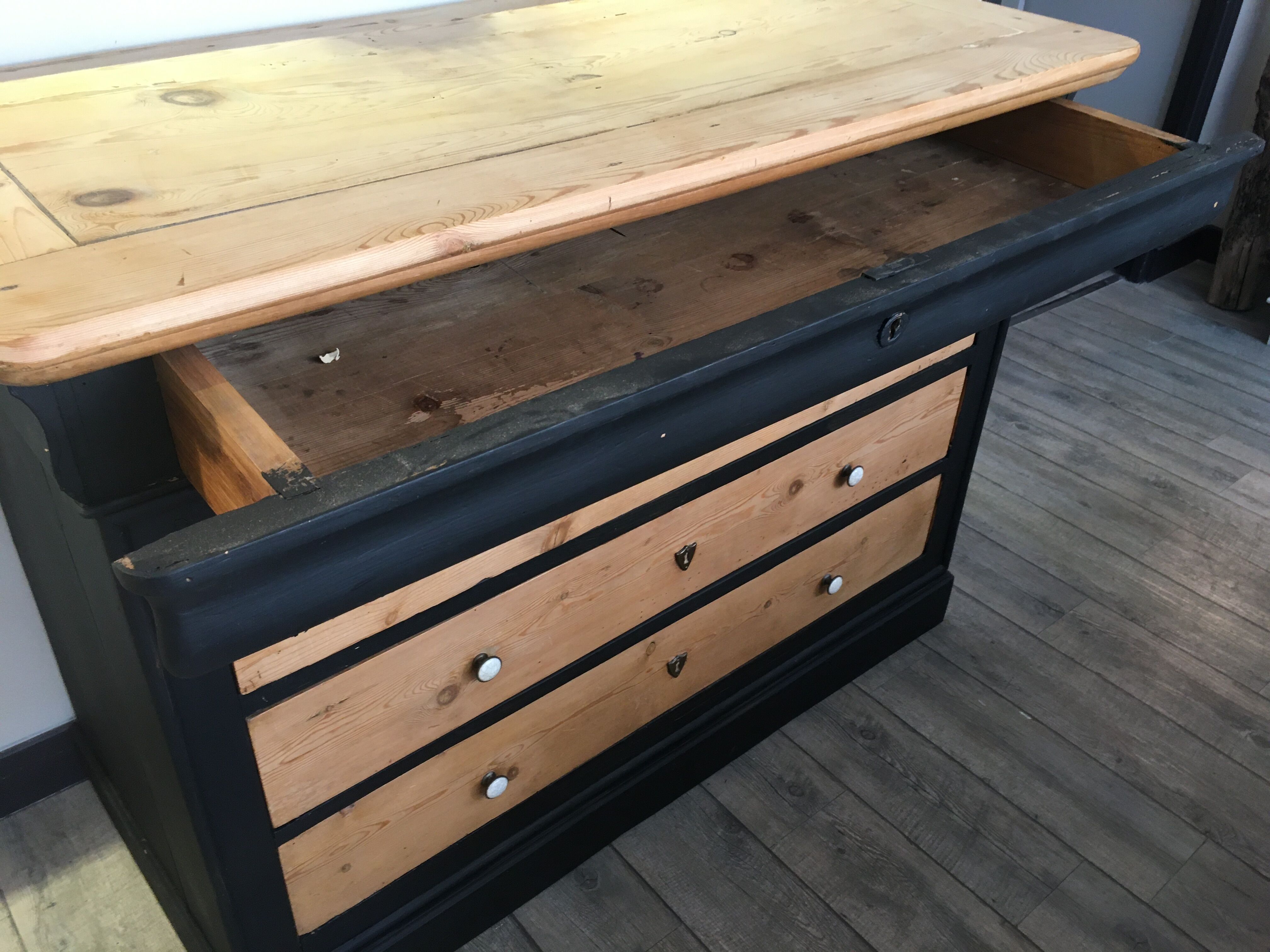 Commode d’hôtel