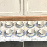 12 tasses à café bleues et soucoupes anciennes