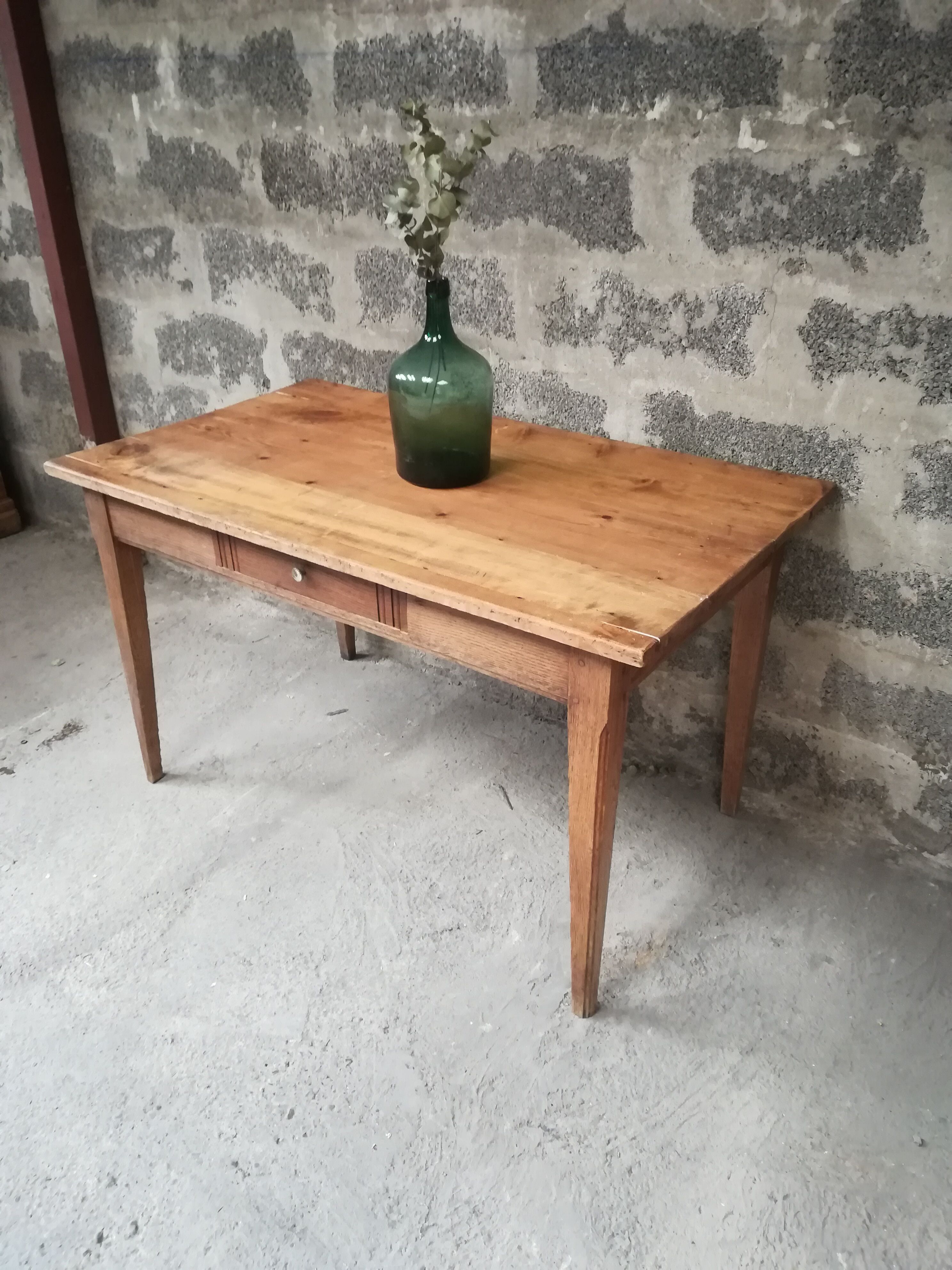 Vintage farm table 4 to 6 people