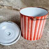 Enamel bucket with lid