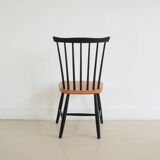 Spindle chair with black legs
