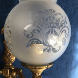 Wall lamp in brass and frosted glass
